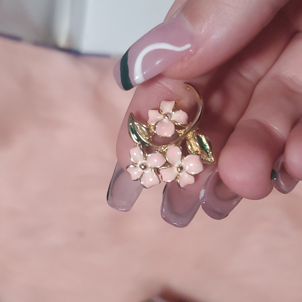 pink flower brooch
